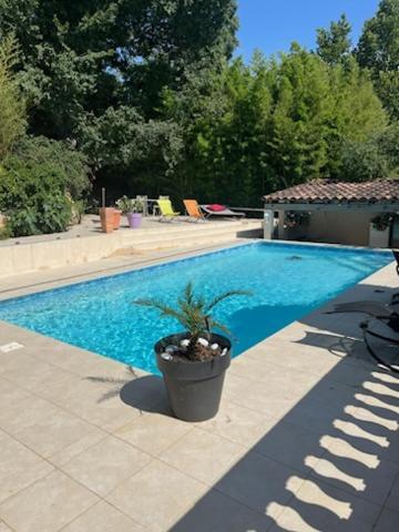 L'Appartement Du Micocoulier Salon-de-Provence Exterior foto
